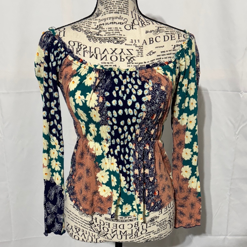 💜2/$15💜 Urban Outfitters Multicolor Floral Blouse